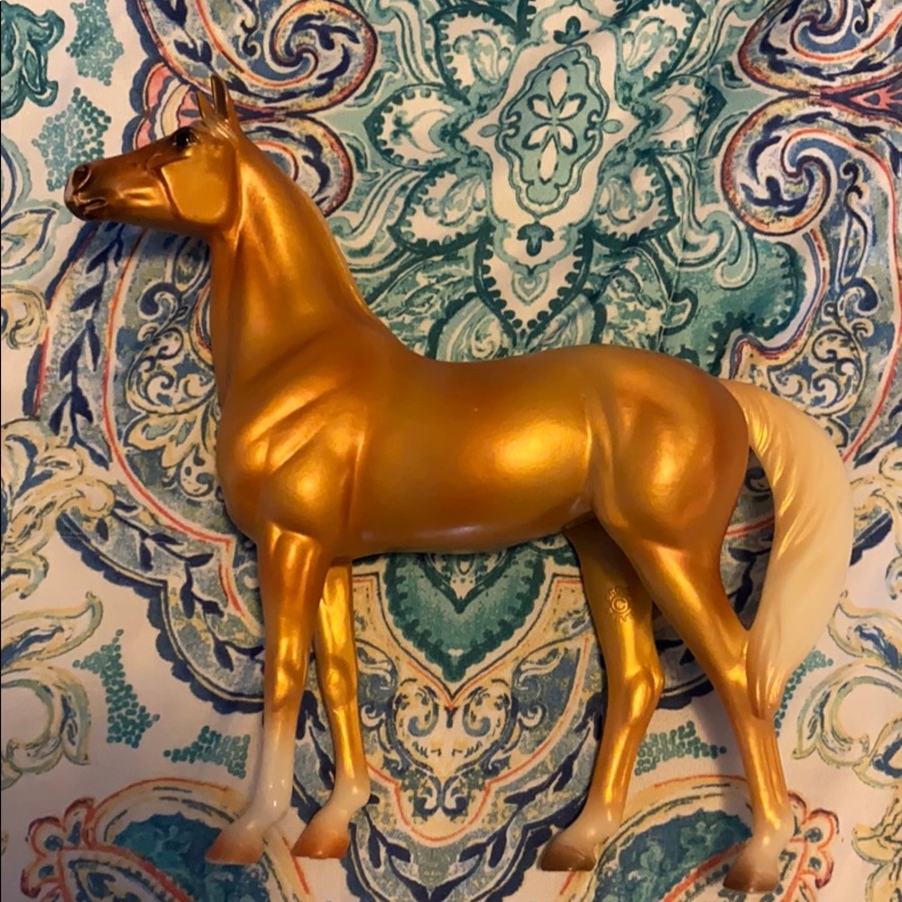 Breyer standing golden palomino